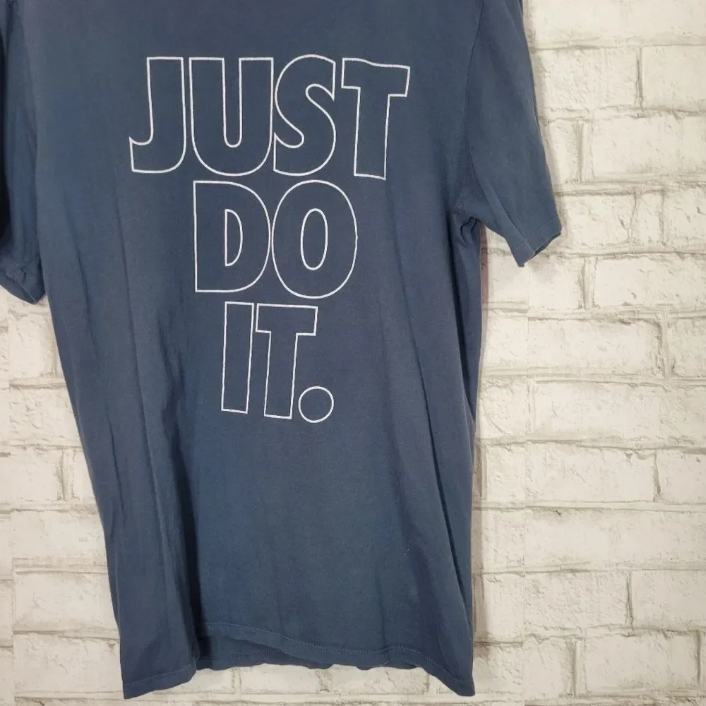 NIKE short sleeve graphic tee